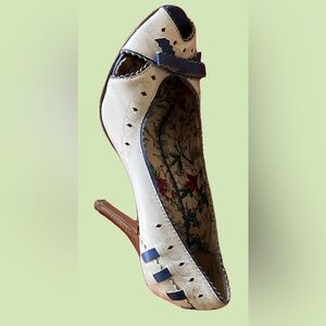 NAUGHTY MONKEY white & blue open toe high heels, blue bow & hot pink cut-outs 😍